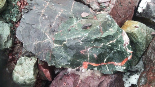 Гигантские зелёные валуны для ландшафтного дизайна весом более 5 тонн купить в Нижнем Новгороде