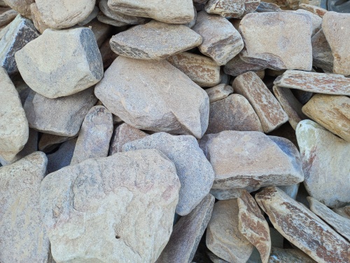 Златолит жёлтый, жёлто-зелёный глыбки и валуны для ланшафтного дизайна купить в Нижнем Новгороде