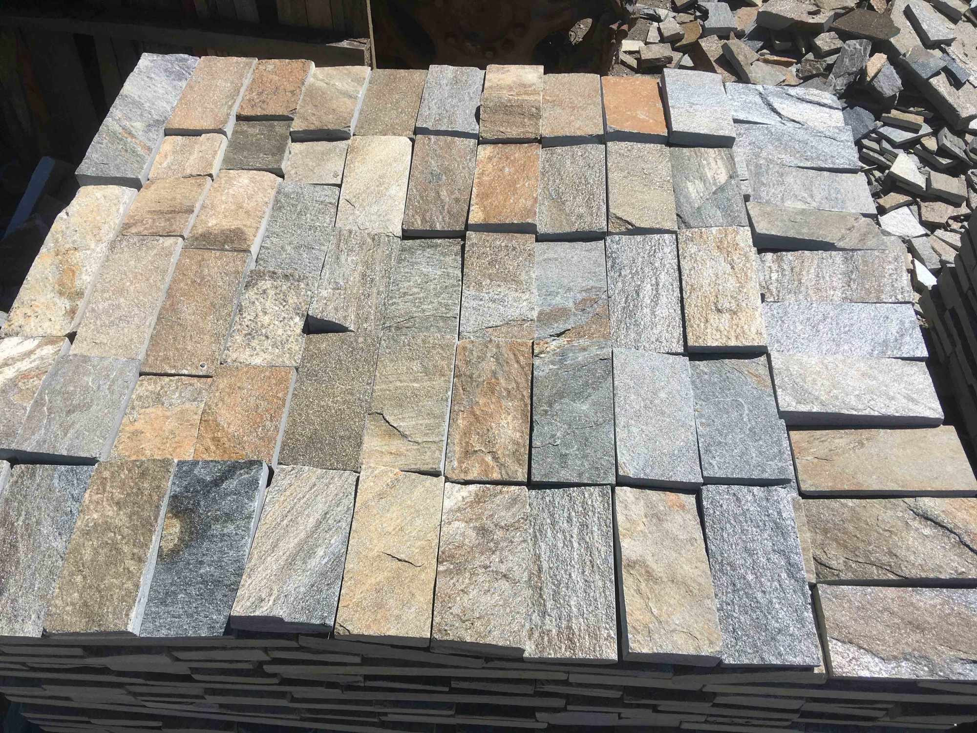 Плитка пилёная златолит Уральский для фасада купить в Нижнем Новгороде