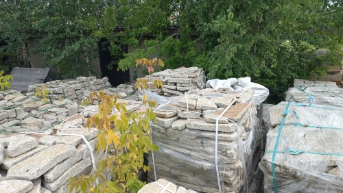 Плитняк галтованный гранитный для ландшафтного дизайна купить в Нижнем Новгороде