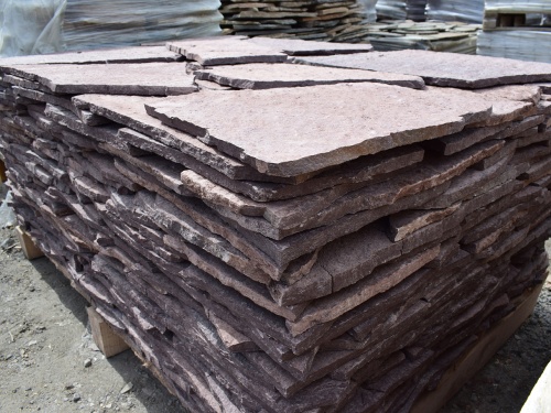 Плитняк лемезит бордовый для облицовки цоколя 20-25 мм  купить в Нижнем Новгороде