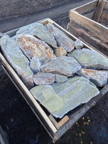 Златолит жёлтый, жёлто-зелёный глыбки и валуны для ланшафтного дизайна купить в Нижнем Новгороде