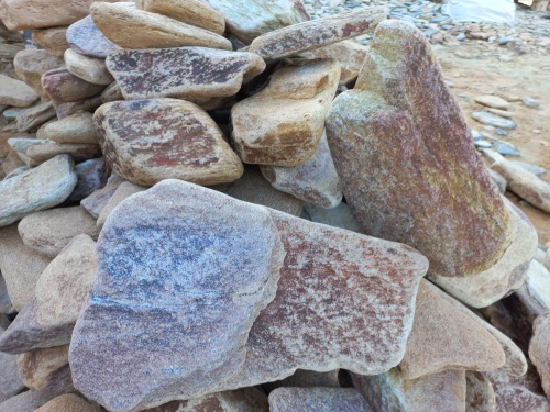 Златолит жёлтый, жёлто-зелёный глыбки и валуны для ланшафтного дизайна купить в Нижнем Новгороде