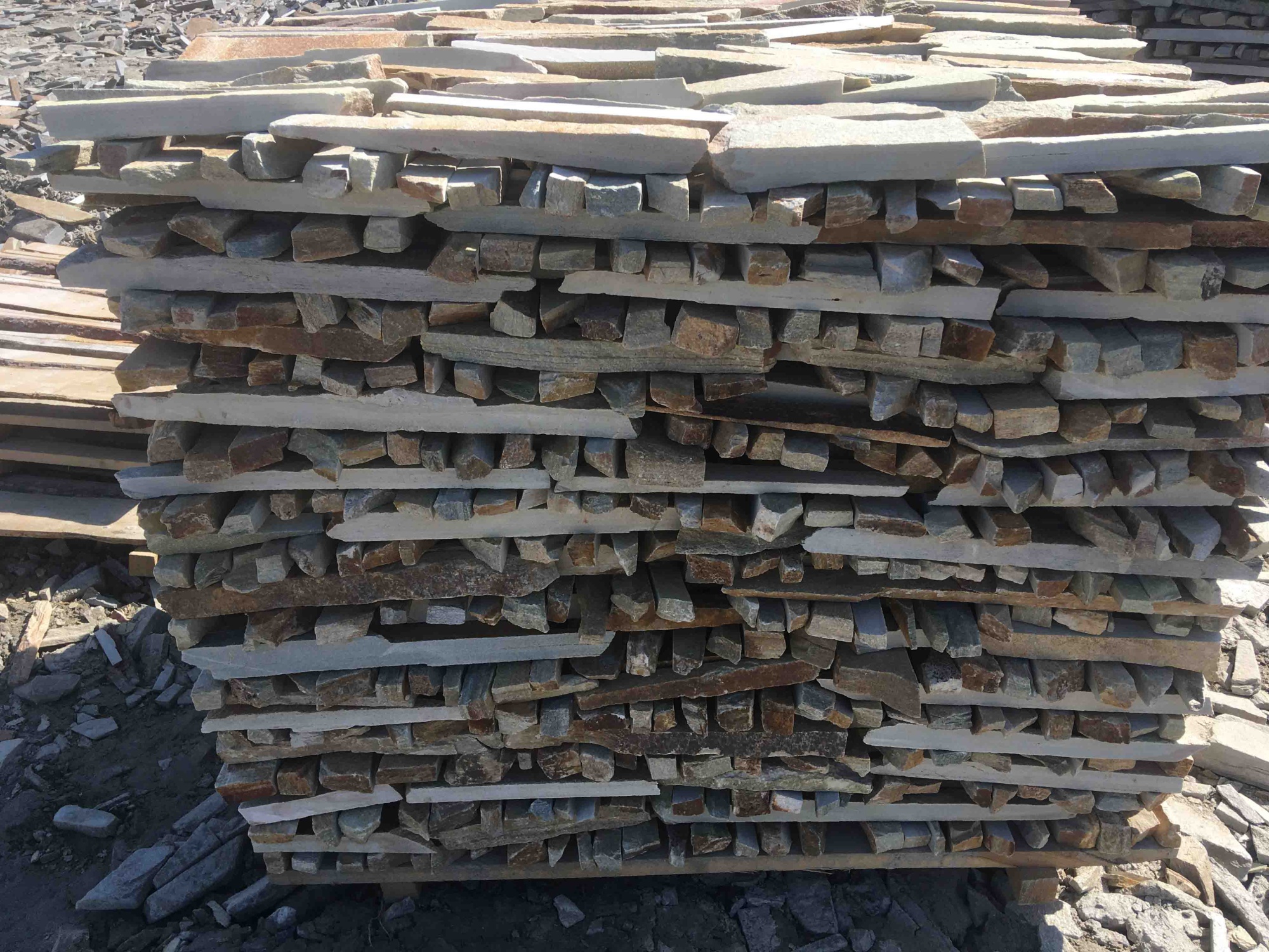 Горбушка златолит золотистый для облицовки купить в Нижнем Новгороде