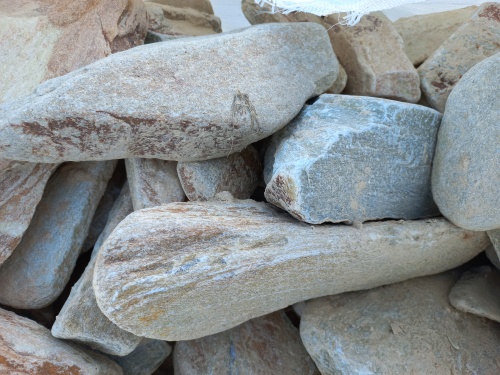 Златолит жёлтый, жёлто-зелёный глыбки и валуны для ланшафтного дизайна купить в Нижнем Новгороде