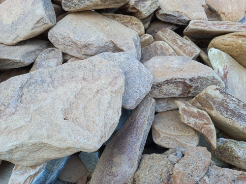 Златолит жёлтый, жёлто-зелёный глыбки и валуны для ланшафтного дизайна купить в Нижнем Новгороде