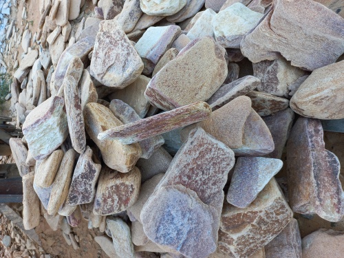 Златолит жёлтый, жёлто-зелёный глыбки и валуны для ланшафтного дизайна купить в Нижнем Новгороде