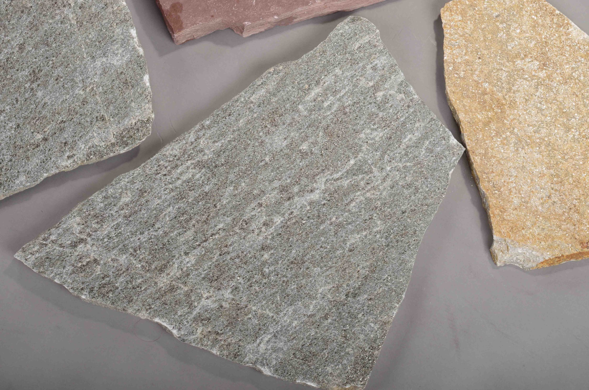 Плитняк златолит Уральский  для фасада купить в Нижнем Новгороде