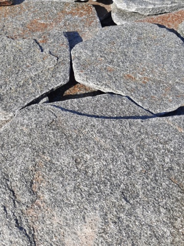 Златолит серебристый галтованный для лестниц купить в Нижнем Новгороде